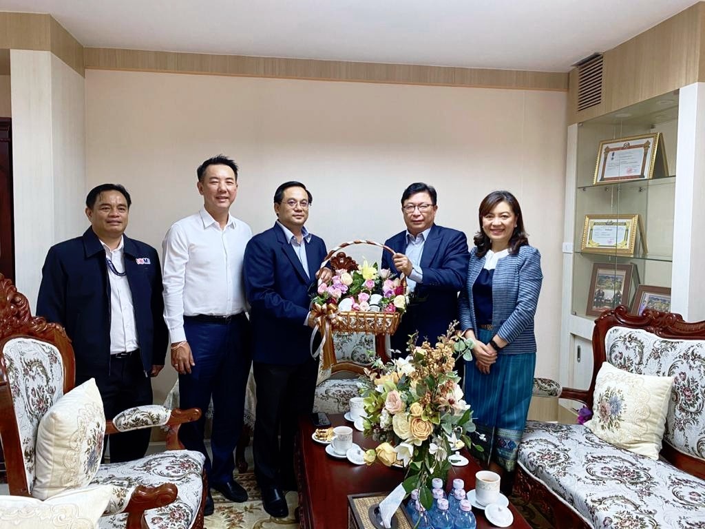 Datacom visits Lao Telecom for New year wish, and visit LTC Learning Center